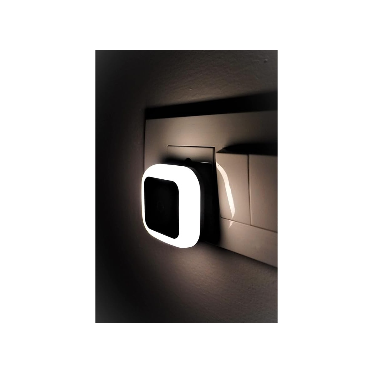HOARD 0.5W LED Plug-in Smart Night Lamp with Automatic Sensor